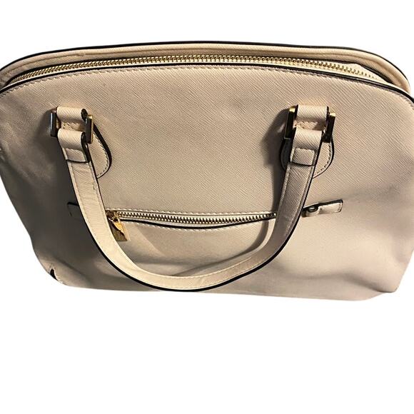 Large Beige Handbag.  Feet on bottom, textured surface.  Dome shape crossbody - Picture 4 of 8